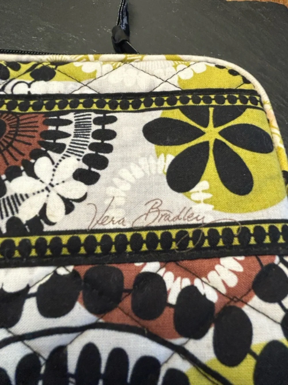 Vera Bradley Cocoa Moss eReader Sleeve-New with original glass cleaner wipe.